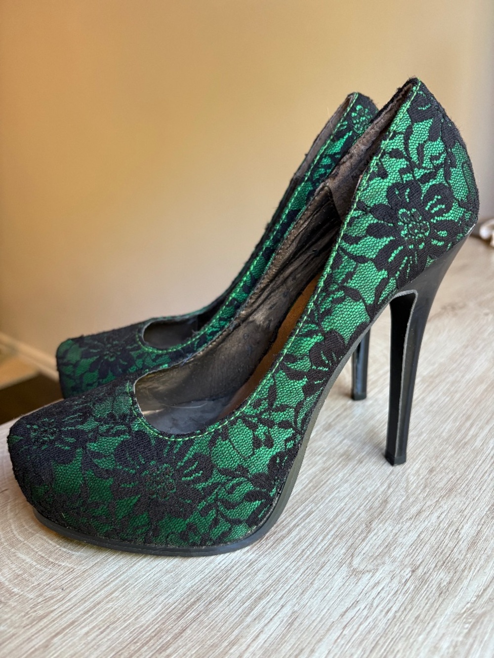 Shoe Dazzle vintage green and black lace heels